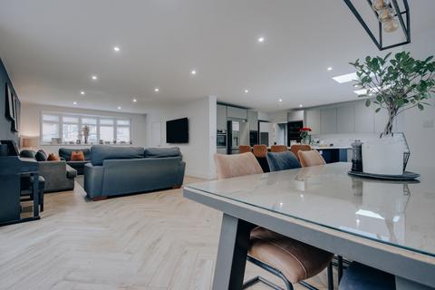 4 bedroom detached house for sale, Chiltern Close, Bushey, WD23