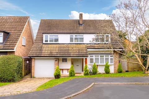 4 bedroom detached house for sale, Chiltern Close, Bushey, WD23