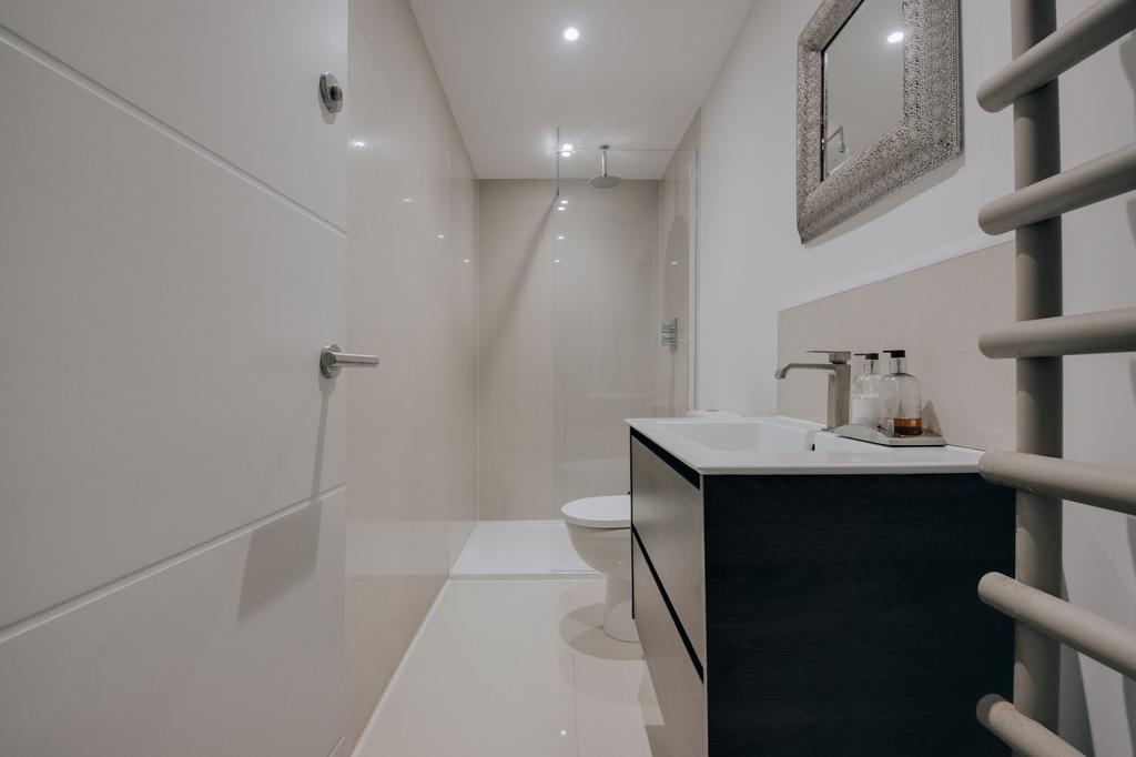 Main bedroom en-suite