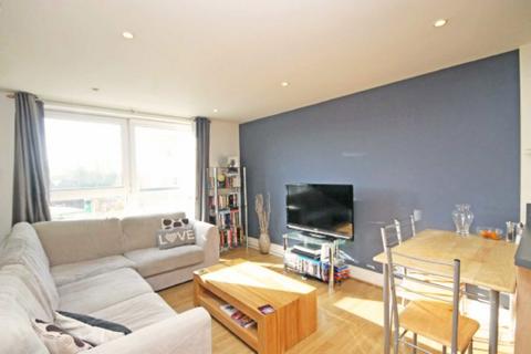 2 bedroom flat to rent, Smugglers Way, London SW18