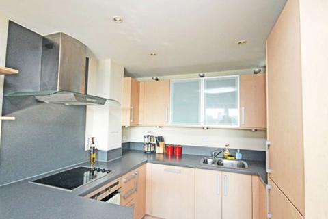 2 bedroom flat to rent, Smugglers Way, London SW18