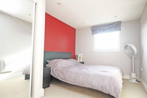 2 bedroom flat to rent, Smugglers Way, London SW18