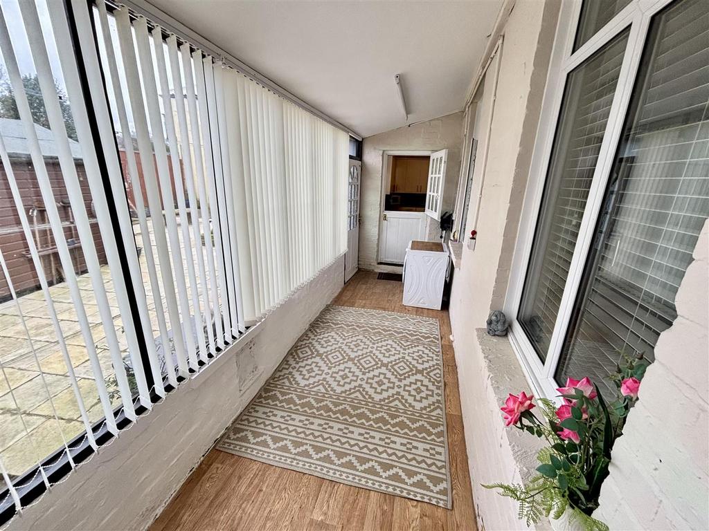 Conservatory/Rear Lobby