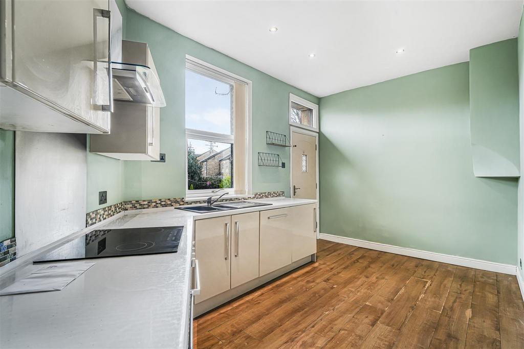 Modern fitted dining kitchen