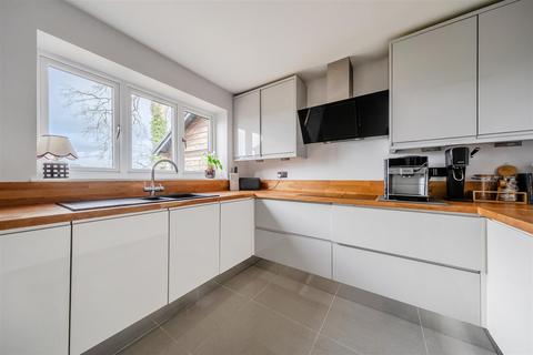 4 bedroom detached house for sale, Tudor Drive, Penley.