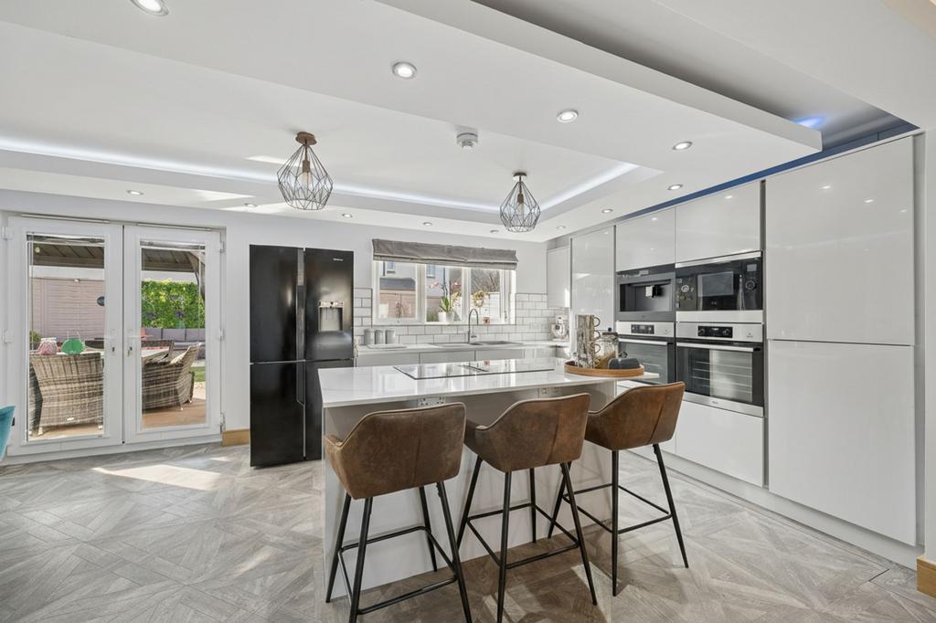 Kitchen/ Dining Area