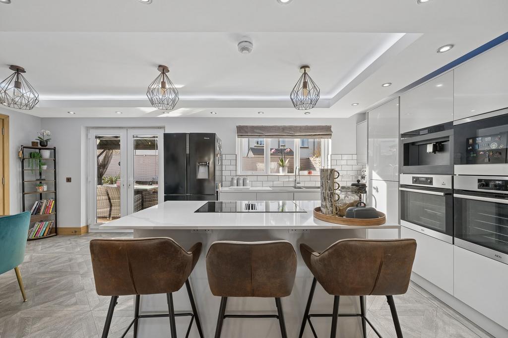 Kitchen/ Dining Area