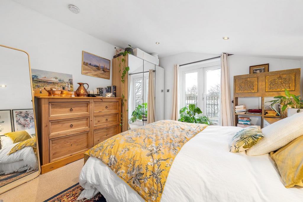 Bedroom (2).JPG