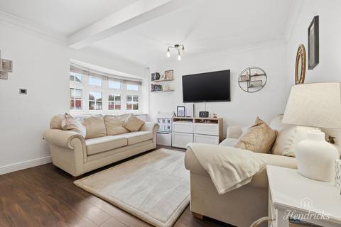 3 bedroom semi-detached house for sale, Bramble Road, Leigh-on-sea, SS9 5