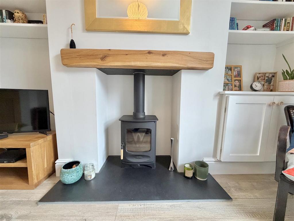 Fireplace Feature - Lounge