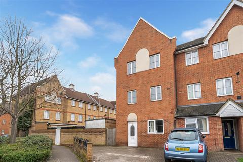4 bedroom house to rent, Goodey Road, Barking, IG11 9PB