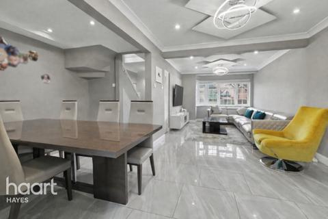 3 bedroom end of terrace house for sale, Wood End, Hayes