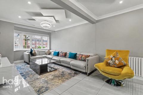3 bedroom end of terrace house for sale, Wood End, Hayes