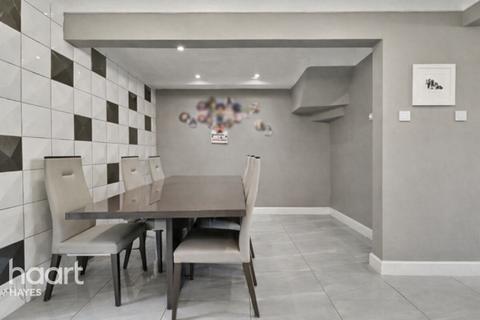 3 bedroom end of terrace house for sale, Wood End, Hayes