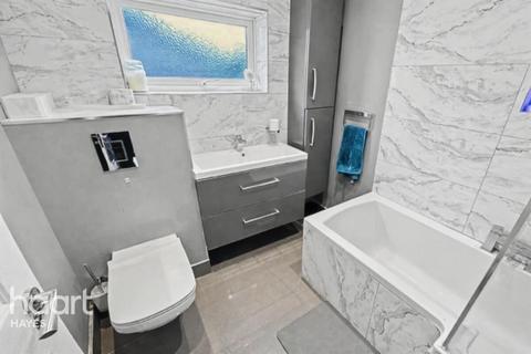 3 bedroom end of terrace house for sale, Wood End, Hayes