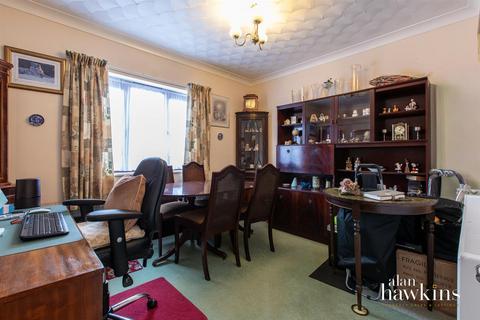 undefined, Bradenstoke, SN15 4