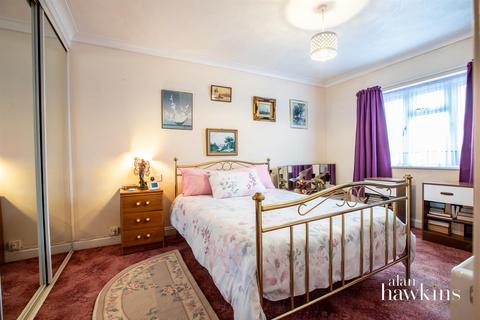 undefined, Bradenstoke, SN15 4