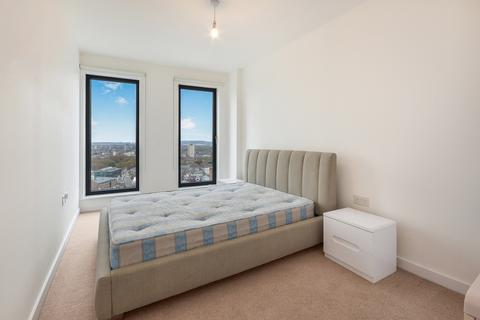 3 bedroom flat to rent, Legacy Tower, London E15