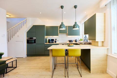 3 bedroom property to rent, Cardigan Road, Burley LS6