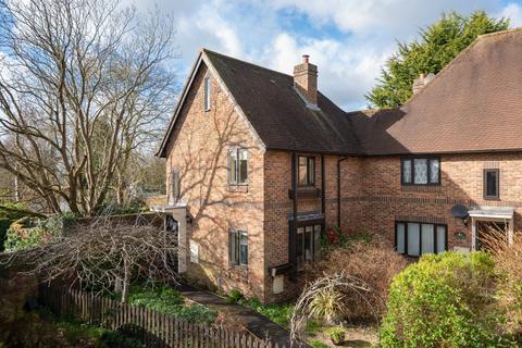 2 bedroom end of terrace house for sale - Pilgrims Court, High Street, Charing