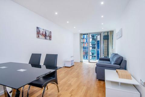 2 bedroom flat to rent, Millharbour, London E14