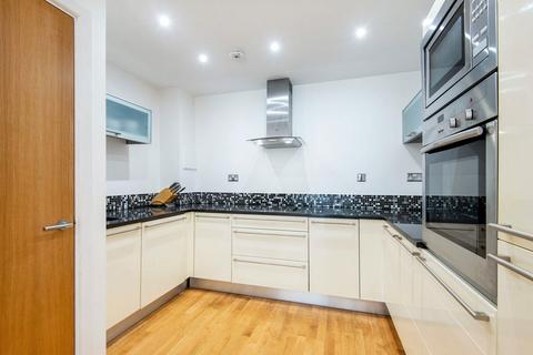 2 bedroom flat to rent, Millharbour, London E14