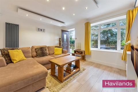 3 bedroom flat for sale, The Poplars, London