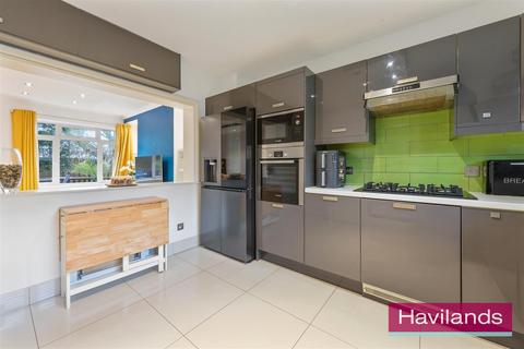 3 bedroom flat for sale, The Poplars, London