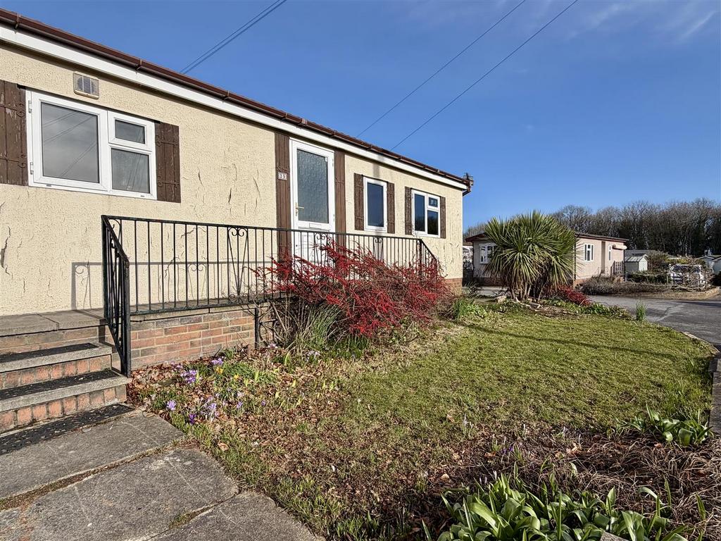 Exterior - Front Garden