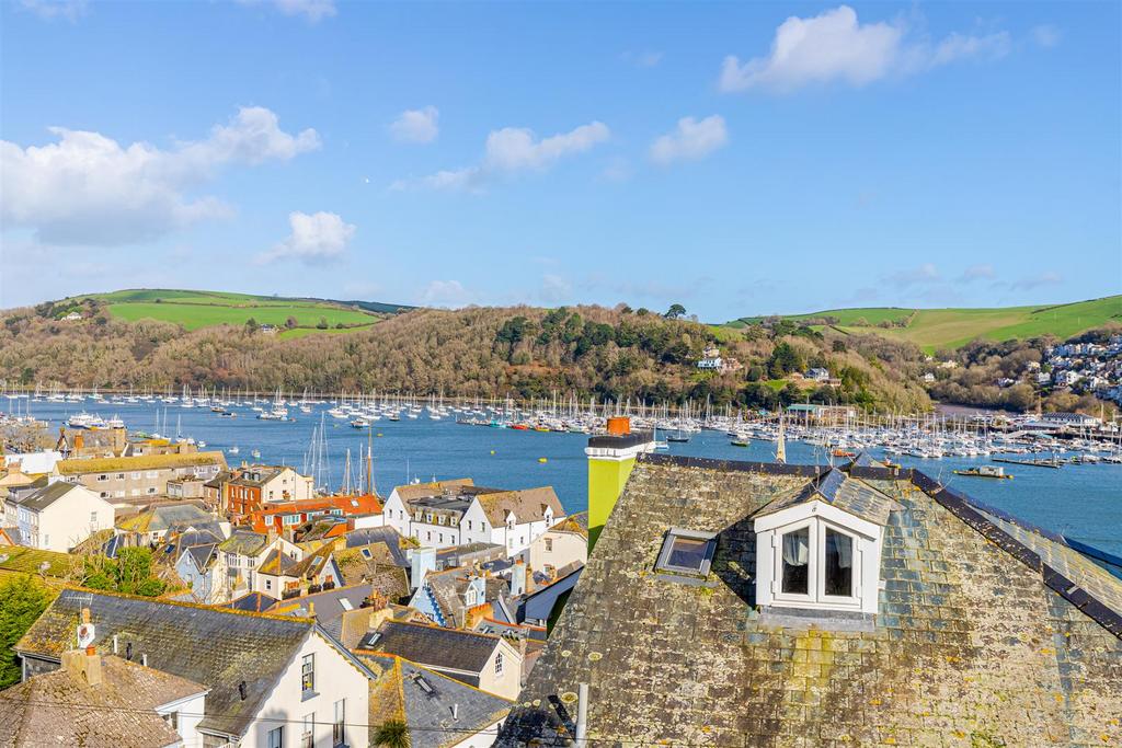 A08 - 64 Above Town Dartmouth internals - 260216.j