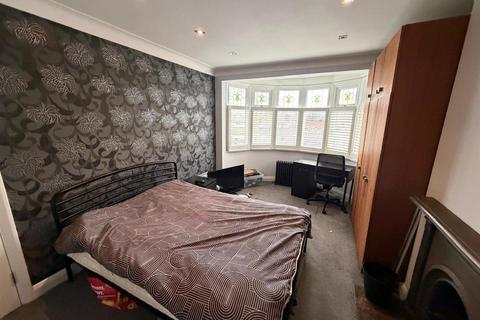 2 bedroom terraced house to rent, Wellington Road, Enfield