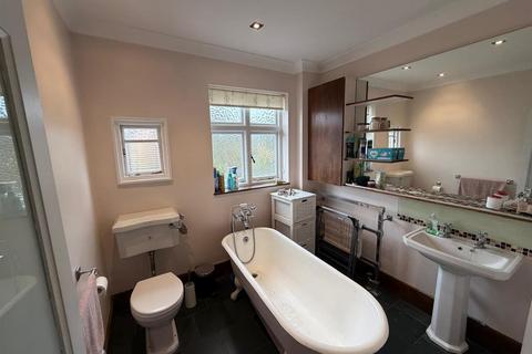 2 bedroom terraced house to rent, Wellington Road, Enfield