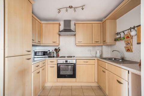 2 bedroom flat for sale, Merrifield Court, Welwyn Garden City, Hertfordshire, AL7