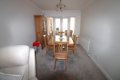 4 bedroom semi-detached house for sale, Peterborough Avenue, Upminster RM14
