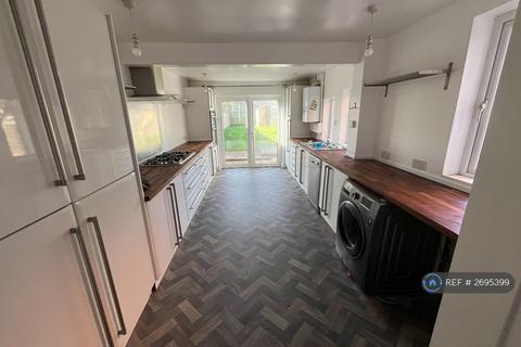 3 bedroom terraced house to rent, Knowles Road, Gloucester, GL1