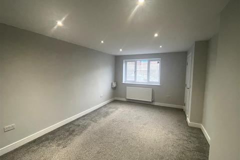 4 bedroom house to rent, Finstock Avenue, Stoke-On-Trent ST3