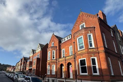 2 bedroom flat for sale, Avenue Victoria, Scarborough