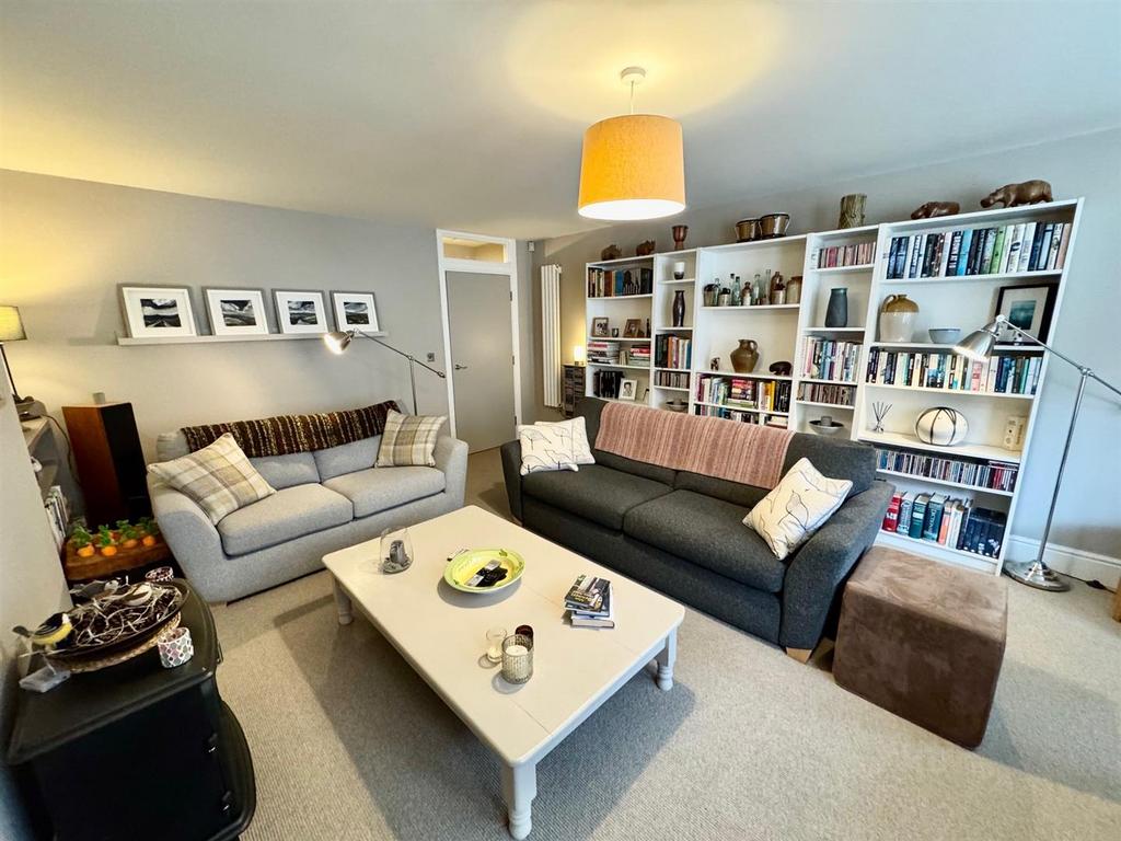 Lounge 5.jpg