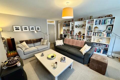 2 bedroom flat for sale, Avenue Victoria, Scarborough