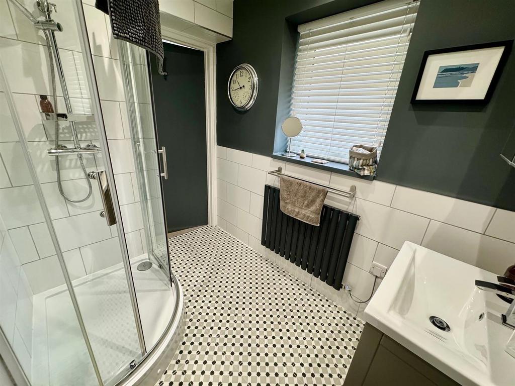 En-suite 2.jpg