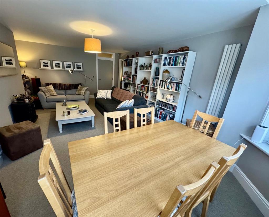 Lounge 4.jpg