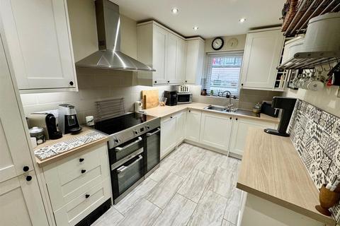 2 bedroom flat for sale, Avenue Victoria, Scarborough