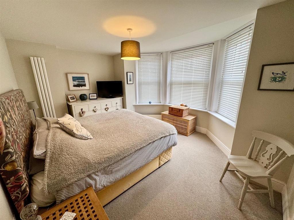 Bedroom 1.jpg