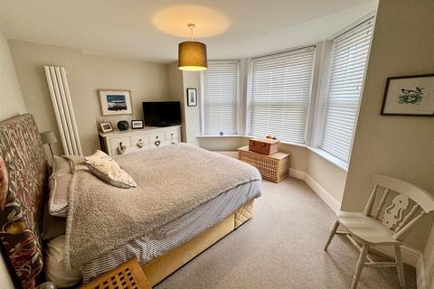 2 bedroom flat for sale, Avenue Victoria, Scarborough