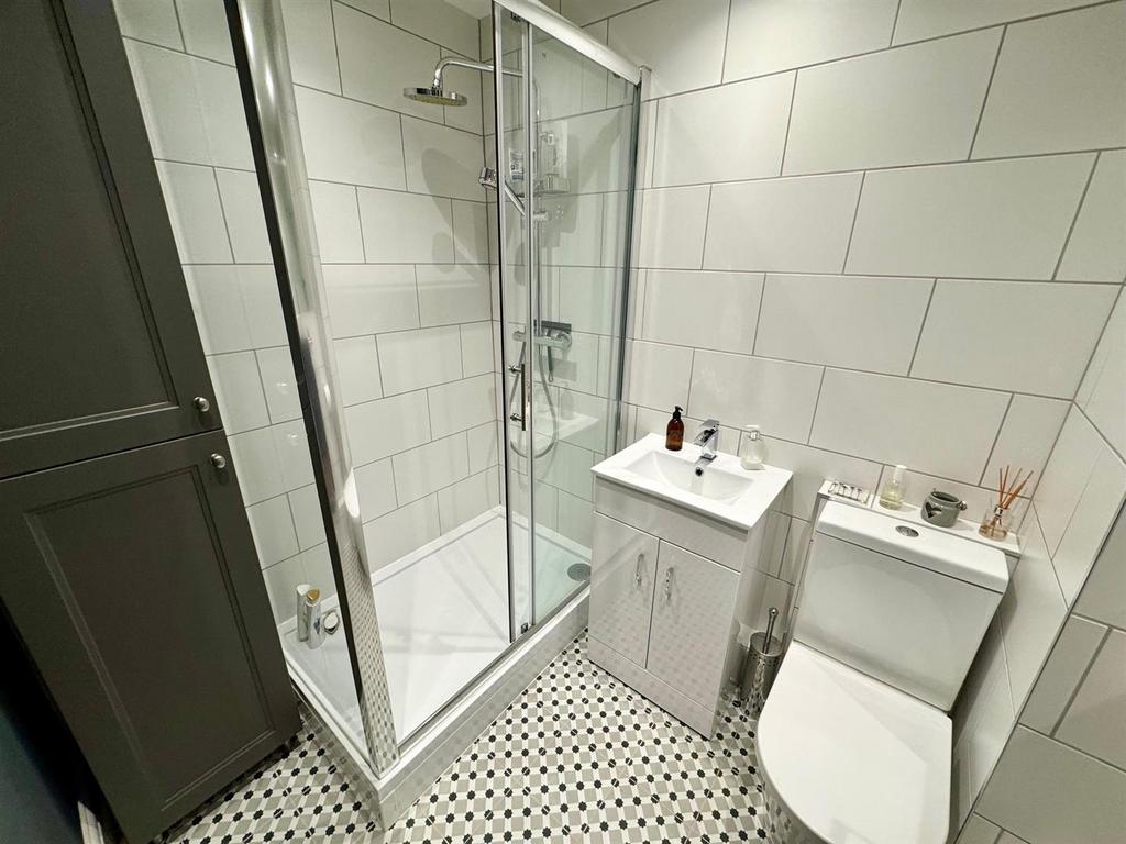 Bathroom 2.jpg