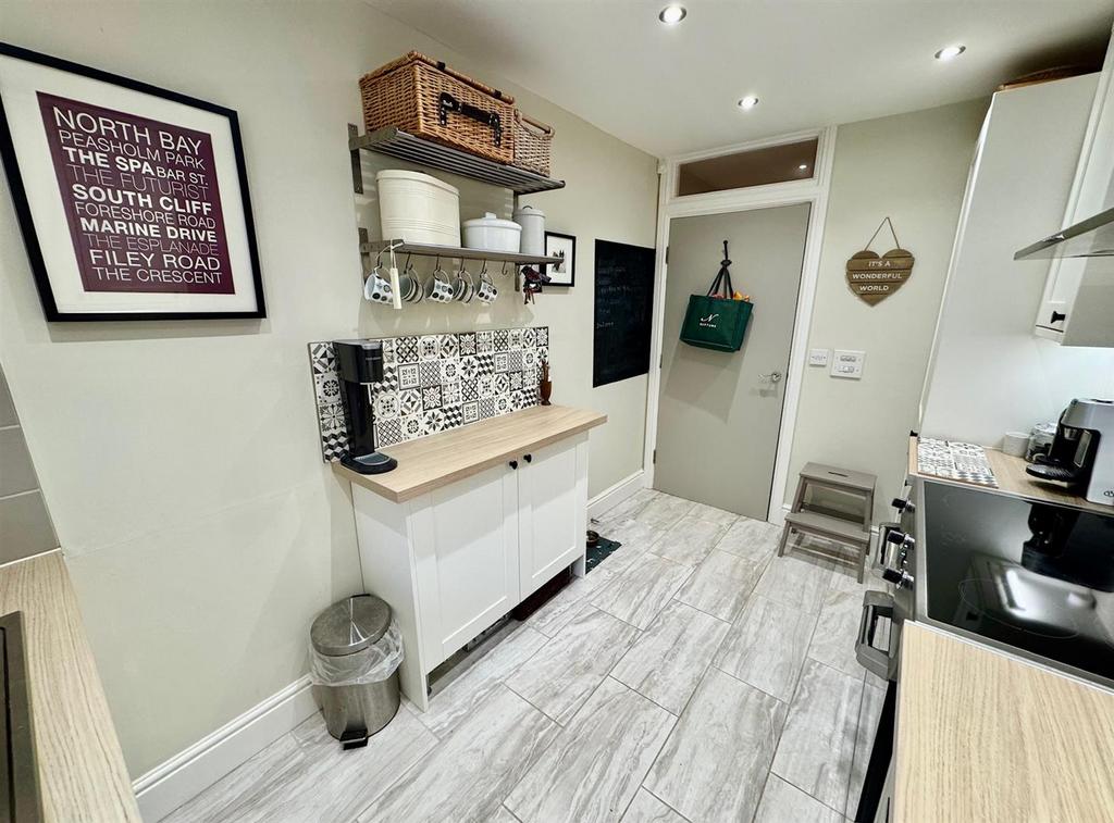 Kitchen 2.jpg