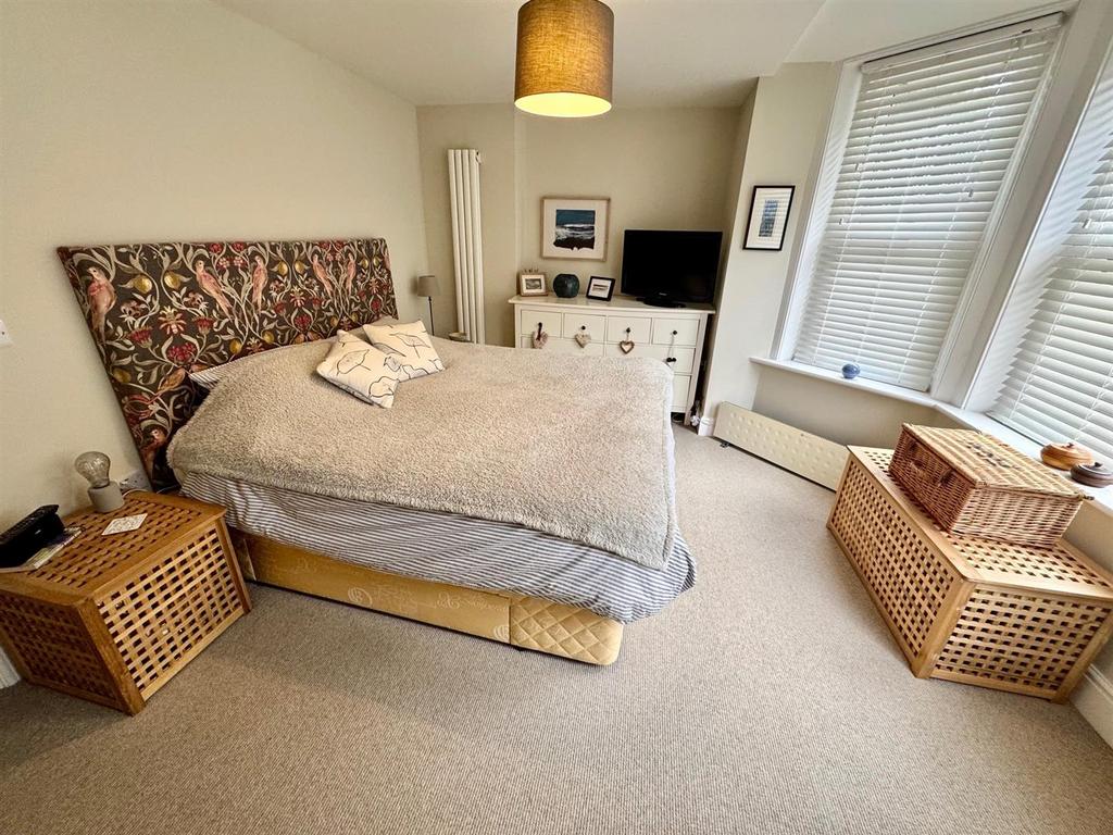 Bedroom 1b.jpg