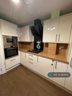 4 bedroom semi-detached house to rent, Heath Road, Crayford, DA1