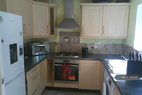 3 bedroom semi-detached house to rent, Osmund Drive, Northampton, NN3