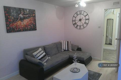 3 bedroom semi-detached house to rent, Osmund Drive, Northampton, NN3